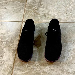 No Bull trainers size 13. Black with flower sole